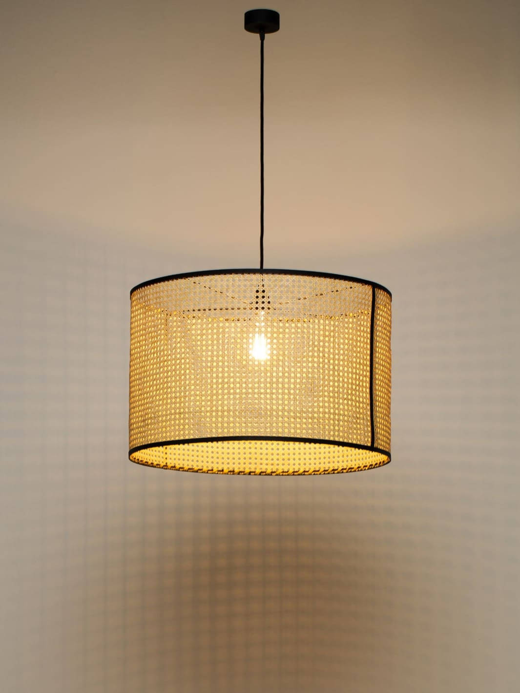 Suspension grande en cannage PailleEnQueue avec bande noire Fany