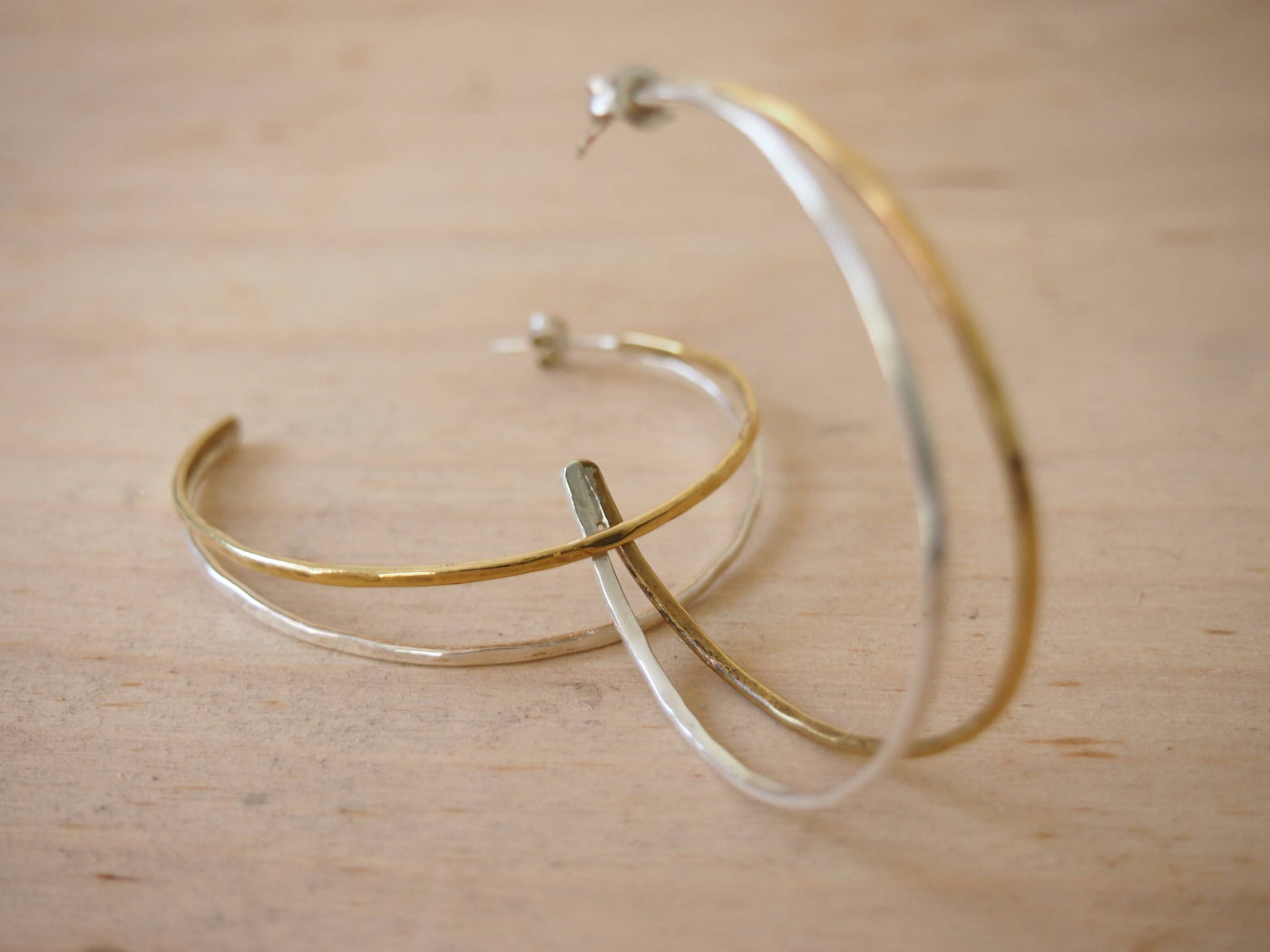 Boucles d'oreilles pendantes - Bi-metal hoops (argent 925 recyclé) - Image 5