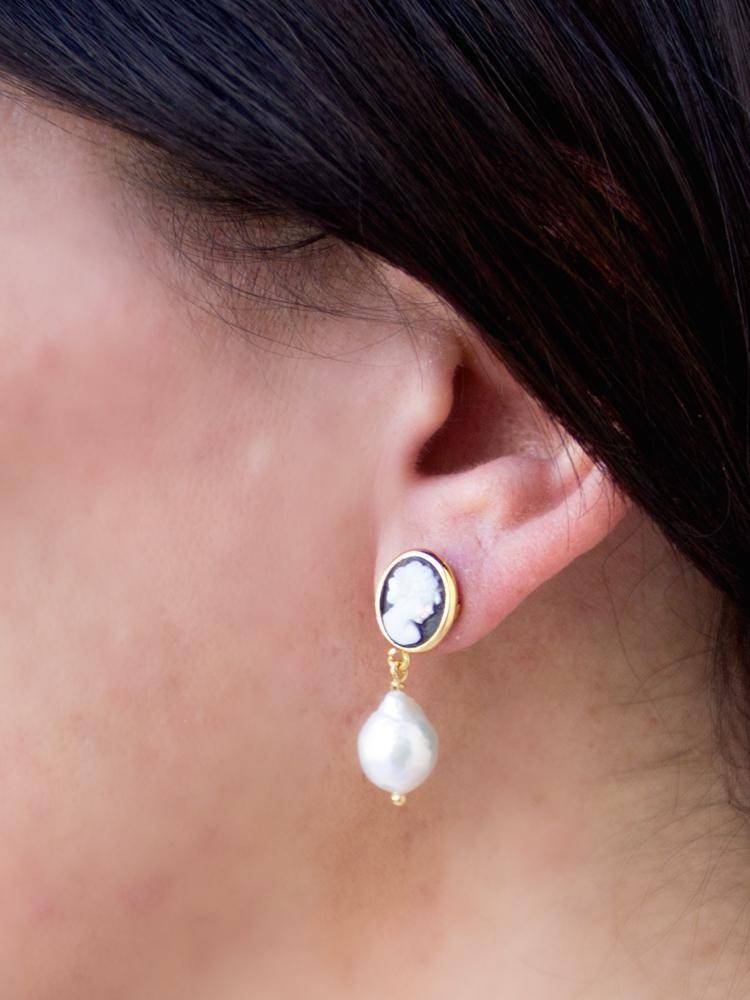 Boucles d'oreilles pendantes - Camée noir avec perles - Image 2