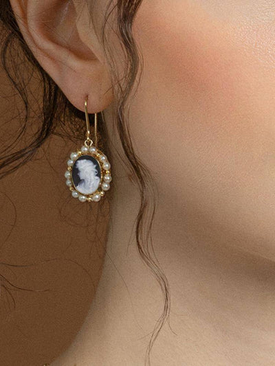 Boucles d'oreilles pendantes - Camée noir serti de perles - Image 2