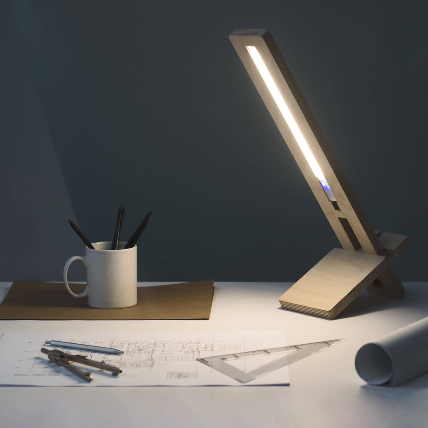 Lampe de bureau en bois - DELAMP