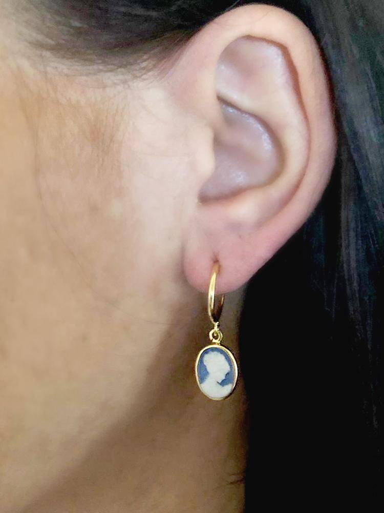 Boucles d'oreilles Créoles Camées Bleu - Image 2