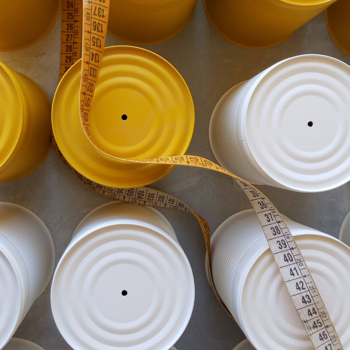 Lampe à poser artisanale recyclée - Flexo jaune moutarde
